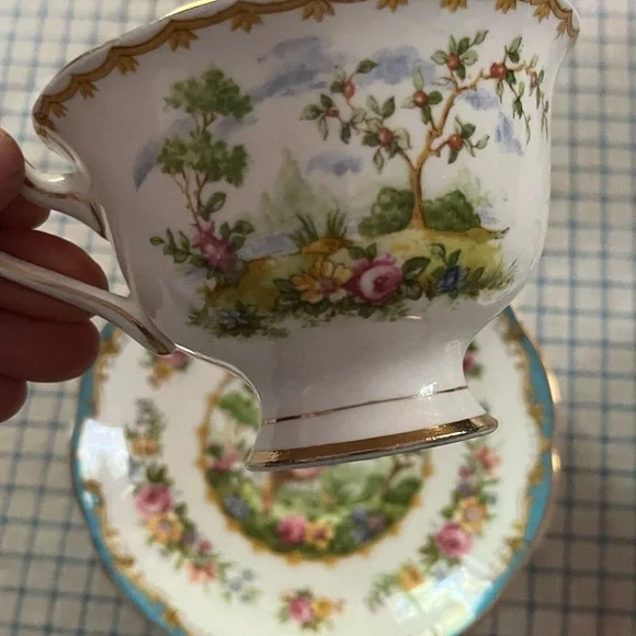 Royal Albert Chelsea Bird Tea Cups - Picture 12 of 16